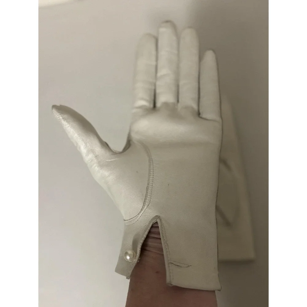 Vintage 1950s Ladies Beige Leather Dress Gloves Unlined Pearl S/M
